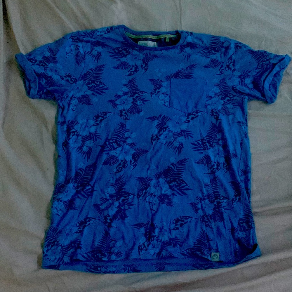 Free Planet Blue tropical shirt Medium